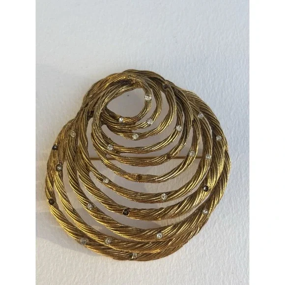 Vintage CAPRI Brooch Costume Jewelry Small Rhinestones (missing a few) Gold Tone - Picture 1 of 11